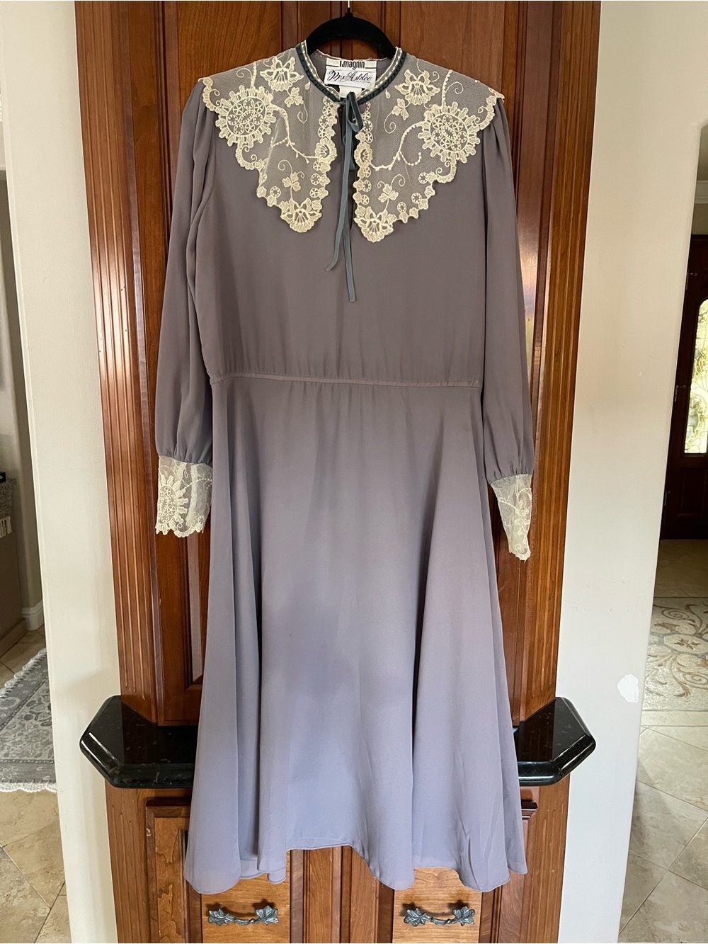 Vintage Lavender Maxi Dress with Cream Lace Collar I.Magnin waist 16-18